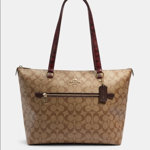—SOLD—COACH Gallery Tote In Signature Canvas - Picture 2 of 8
